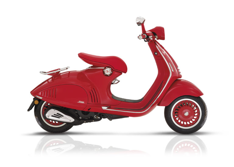 Vespa 946 lat dx13365 bianco scaled